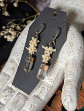 Load image into Gallery viewer, Clear Quartz + Snake vertebrae Earrings